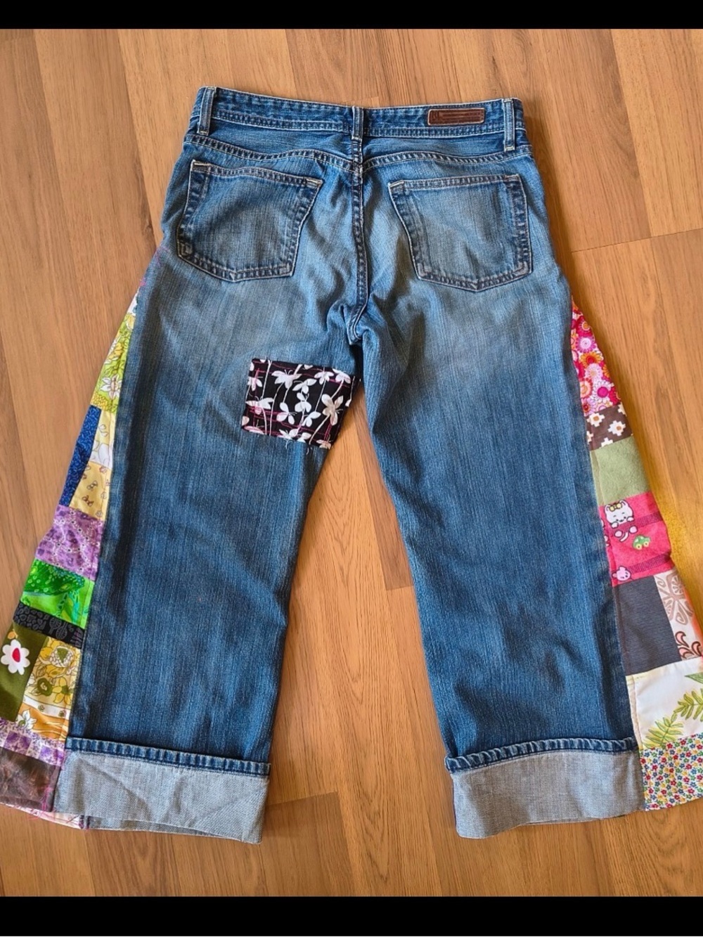 Multicolor Patchwork Wide-Leg Jeans with Pink Accents - Picture 3 of 9